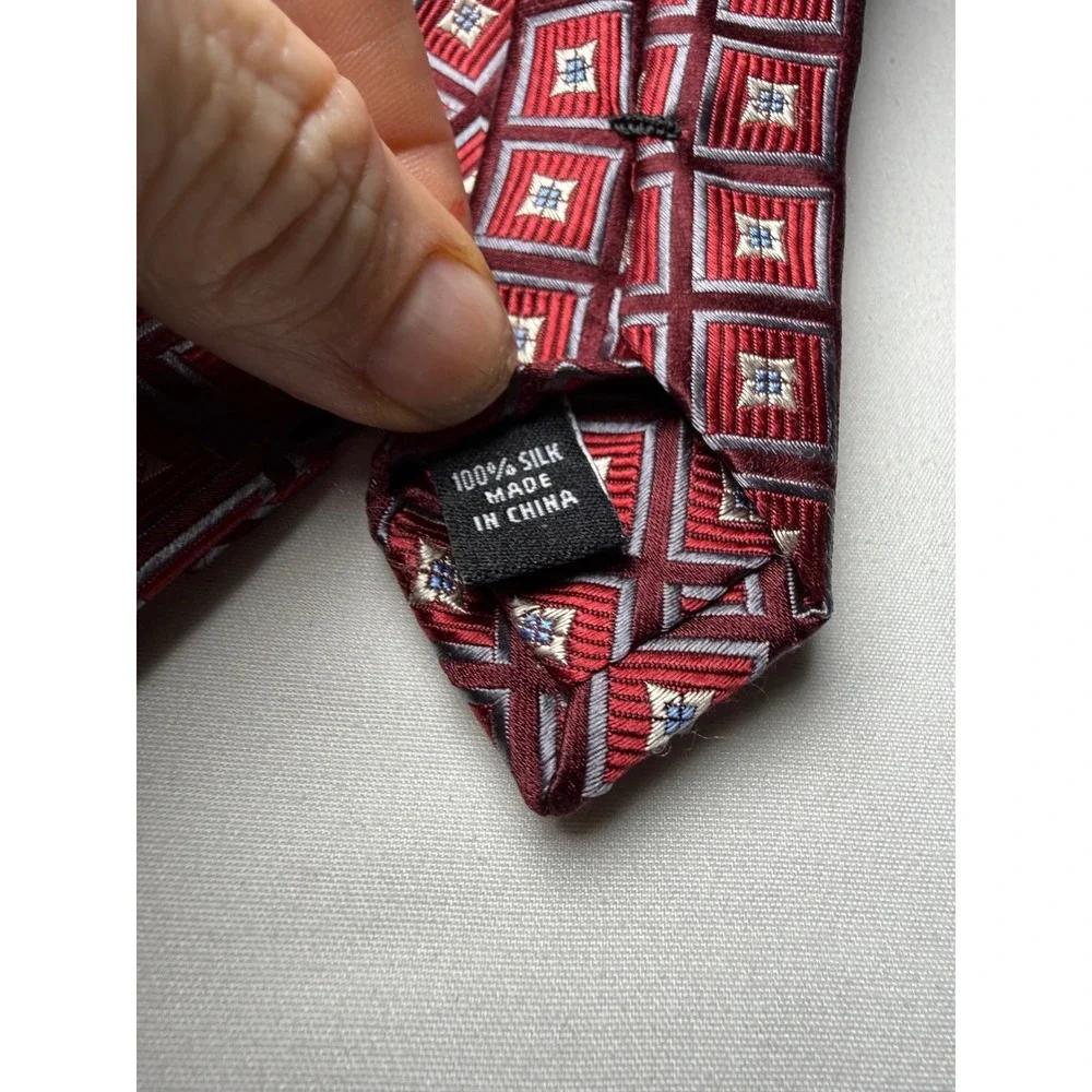 JOS A BANK Signature Silk Geometric Pattern Burgundy‎ Mens Necktie